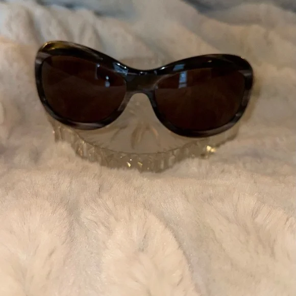 CHANEL Tan Sunglasses with Dark Lenses - Picture 2 of 6